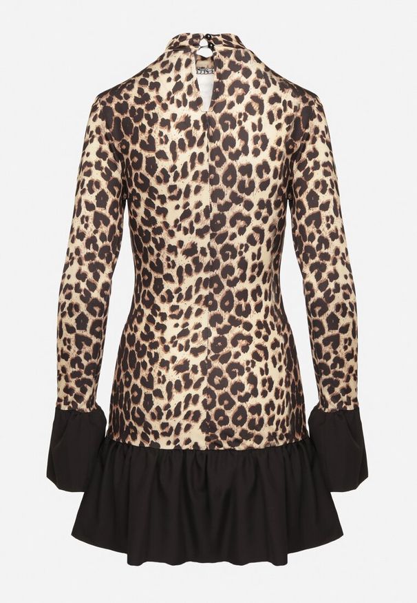 Born2be - Brązowa Taliowana Sukienka w Panterkę ze Stójką i Falbankami Poladi. Okazja: na co dzień. Typ kołnierza: kołnierz z falbankami, kołnierzyk stójkowy. Kolor: brązowy. Długość rękawa: długi rękaw. Wzór: motyw zwierzęcy. Typ sukienki: dopasowane. Styl: klasyczny, casual, elegancki