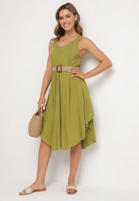 Born2be - Ciemnozielona Rozkloszowana Sukienka z Bawełny Tesaxelle. Okazja: na spotkanie biznesowe, na co dzień. Kolor: zielony. Materiał: bawełna. Typ sukienki: proste. Styl: elegancki, casual, biznesowy #4