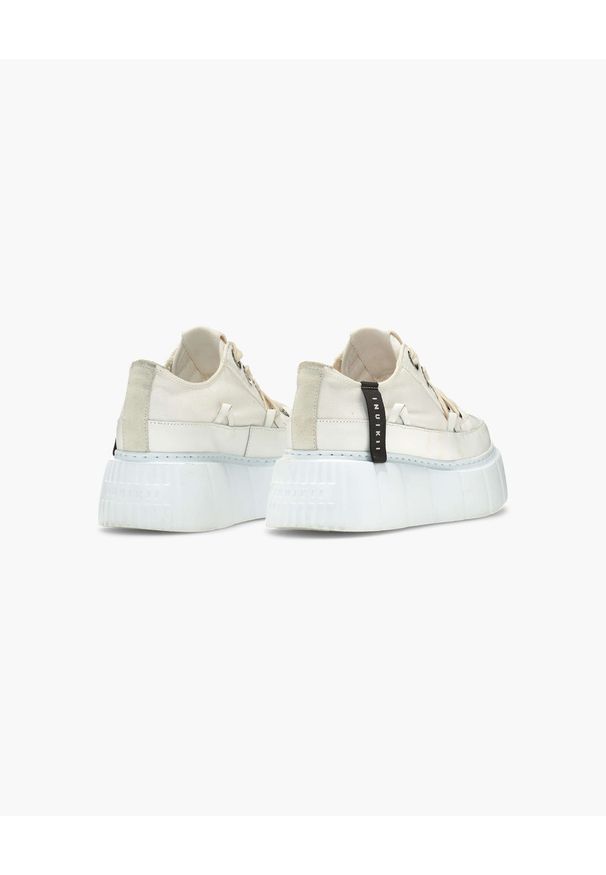 Inuikii - Sneakersy damskie INUIKII MATILDA CANVAS LOW. Okazja: na co dzień. Kolor: kremowy. Materiał: materiał, jeans, bawełna, guma. Szerokość cholewki: normalna