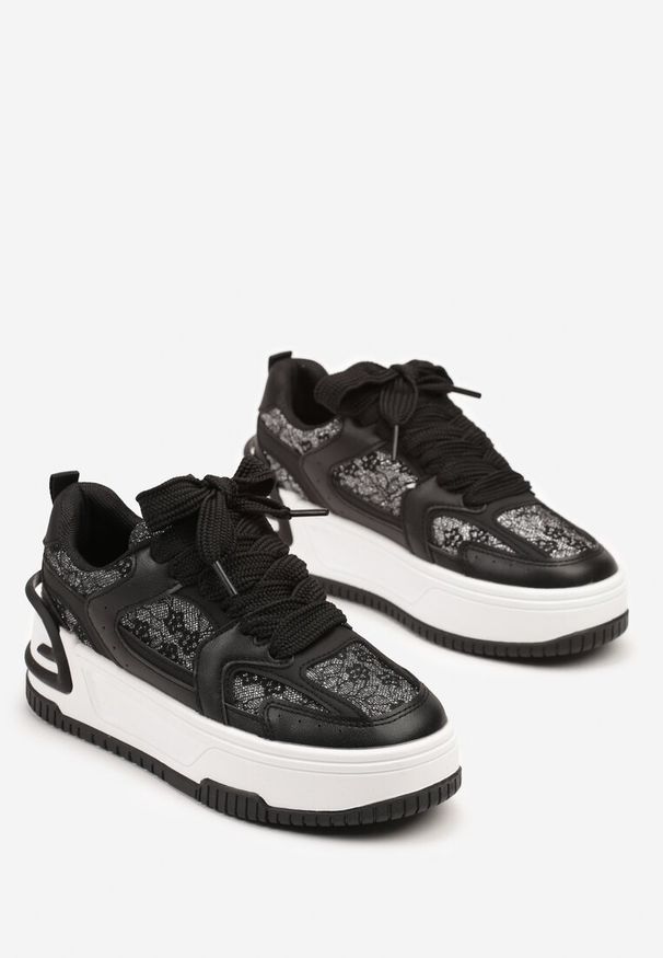 Renee - Czarne Sneakersy z Brokatowymi Zdobieniami na Platformie Deovirae. Okazja: na co dzień. Zapięcie: sznurówki. Kolor: czarny. Materiał: jeans. Wzór: aplikacja. Obcas: na platformie