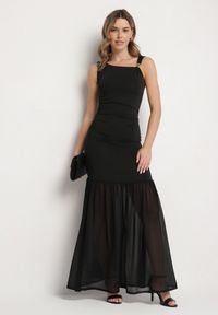 Born2be - Czarna Koktajlowa Sukienka z Wiskozą Ozdobiona Marszczeniem Galapina. Okazja: na imprezę. Kolor: czarny. Materiał: wiskoza. Wzór: aplikacja. Styl: wizytowy #1