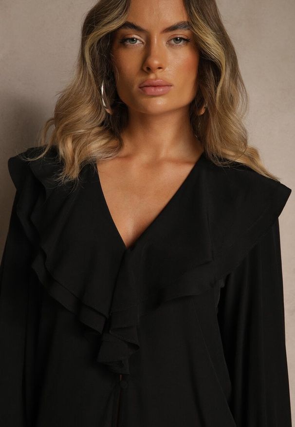Renee - Czarna Koszula Vices z Dekoltem z Falbanami i Bufiastymi Rękawami Zoiruna. Kolor: czarny. Materiał: jeans. Styl: boho