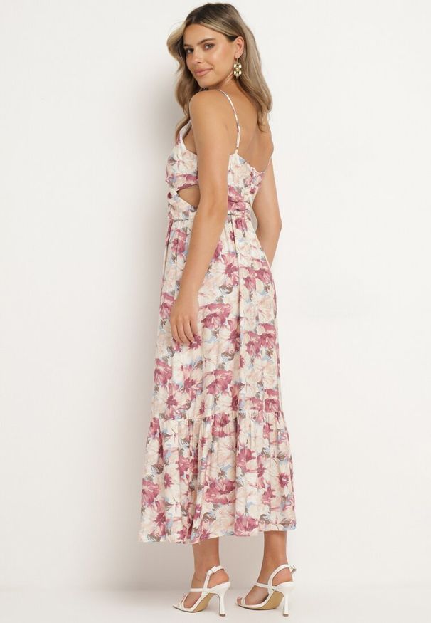 Born2be - Jasnofioletowa Sukienka w Kwiaty na Regulowanych Ramiączkach z Rozcięciami i Ozdobnymi Guzikami Dimllie. Okazja: na co dzień. Typ kołnierza: dekolt w serek. Kolor: fioletowy. Długość rękawa: na ramiączkach. Wzór: kwiaty. Typ sukienki: rozkloszowane. Styl: casual, elegancki