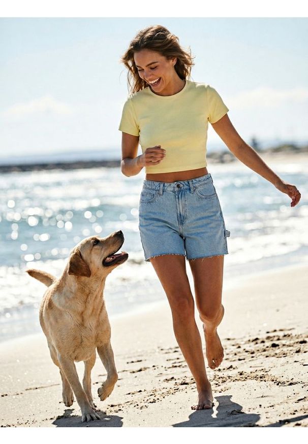 Sinsay - Bawełniana koszulka z krótkim rękawem - żółty. Kolor: żółty. Materiał: bawełna. Długość rękawa: krótki rękaw. Długość: krótkie