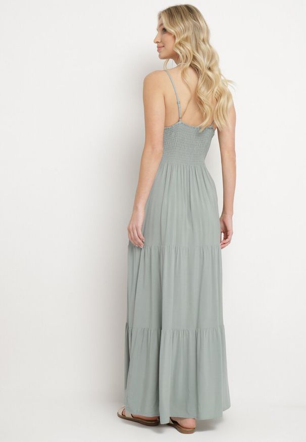 Born2be - Ciemnozielona Sukienka Rozkloszowana na Regulowanych Ramiączkach z Bawełny Aletise. Okazja: na co dzień, na spacer. Typ kołnierza: dekolt w kształcie V. Kolor: zielony. Materiał: bawełna. Długość rękawa: na ramiączkach. Styl: casual, elegancki