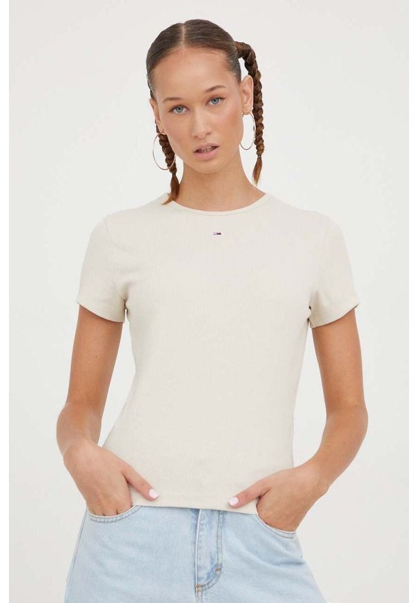 Tommy Jeans t-shirt damski kolor beżowy. Okazja: na co dzień. Kolor: beżowy. Materiał: bawełna, dzianina, prążkowany. Wzór: aplikacja. Styl: casual