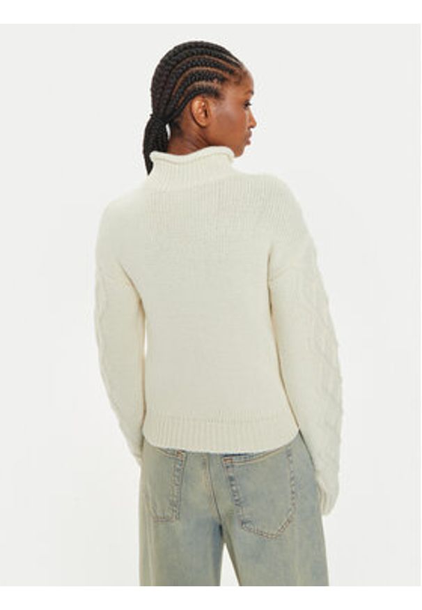 Hugo Golf Savenia 50527692 Écru Regular Fit. Typ kołnierza: golf. Materiał: syntetyk