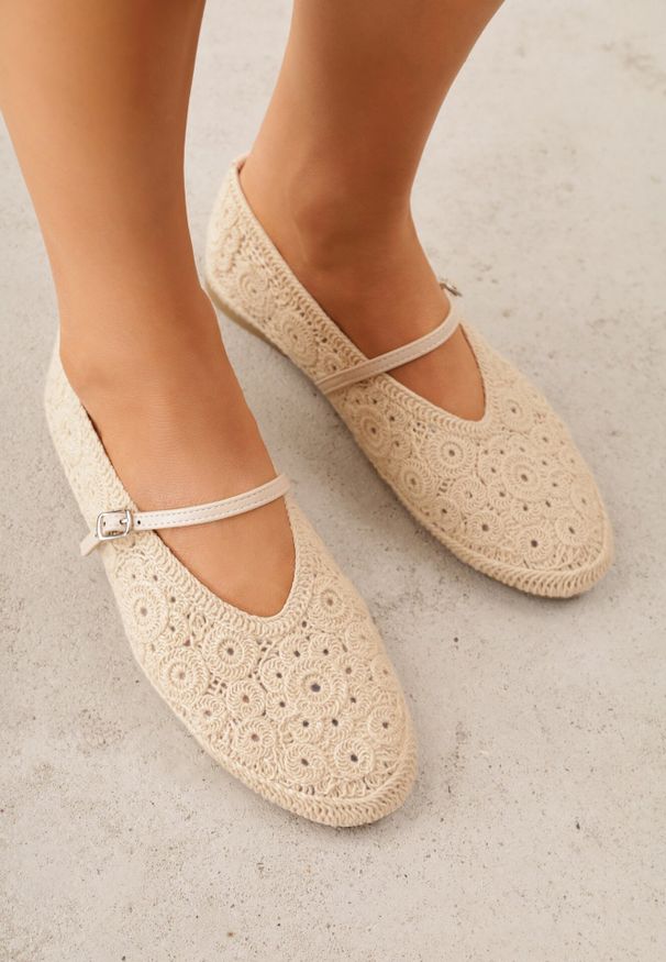Born2be - Ciemnobeżowe Balerinki VICES z Ażurową Cholewką i Plecionką Malella. Nosek buta: okrągły. Zapięcie: sprzączka. Kolor: beżowy. Szerokość cholewki: normalna. Wzór: ażurowy. Materiał: skóra, materiał. Sezon: lato. Obcas: na obcasie. Styl: klasyczny. Wysokość obcasa: niski