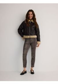 Reserved - Jeansy slim fit ze zwierzęcym nadrukiem - wielobarwny. Stan: podwyższony. Wzór: motyw zwierzęcy, nadruk #1