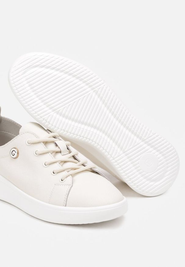 Born2be - Beżowe Sneakersy ze Skóry Naturalnej z Ozdobną Aplikacją Galotina. Okazja: na co dzień. Nosek buta: okrągły. Kolor: beżowy. Materiał: skóra. Wzór: aplikacja. Obcas: na obcasie. Wysokość obcasa: niski