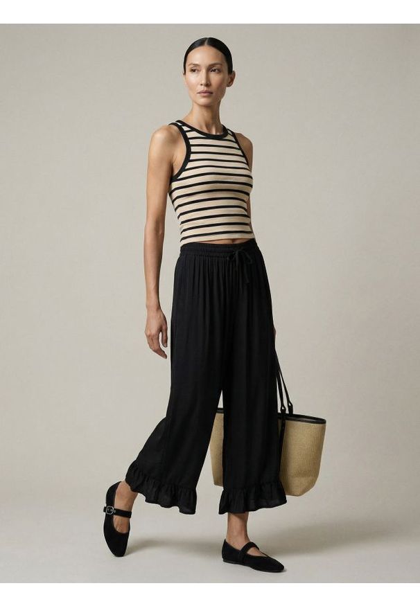 Sinsay - Spodnie z falbankami i wiskozą - czarny. Kolor: czarny. Materiał: wiskoza