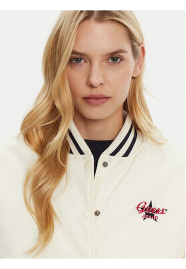 Guess Jeans Kurtka bomber W5RL43 WHAA2 Beżowy Regular Fit. Kolor: beżowy. Materiał: syntetyk