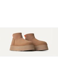 Ugg - Buty zimowe damskie UGG W Classic Mini Dipper Boot. Kolor: beżowy. Sezon: zima