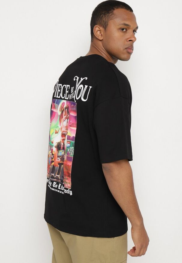 Born2be - Czarna Koszulka z Bawełny Ozdobiona Naszywkami Ranessa. Okazja: na co dzień. Kolor: czarny. Materiał: bawełna. Wzór: aplikacja. Styl: casual