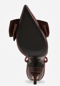 Renee - Brązowe Szpilki o Satynowym Wykończeniu z Aplikacją w Kształcie Kokardy Gihaen. Okazja: do pracy. Kolor: brązowy. Materiał: satyna. Wzór: aplikacja. Obcas: na szpilce #6