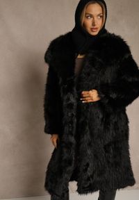 Renee - Czarny Płaszcz Futro o Jednorzędowym Kroju z Szerokim Kołnierzem Aweda. Okazja: na co dzień. Kolor: czarny. Materiał: futro. Styl: wizytowy, casual, elegancki #5