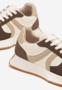 Renee - Brązowe Sneakersy z Geometrycznym Wzorem Velwettia. Okazja: na co dzień, na spacer. Zapięcie: sznurówki. Kolor: brązowy. Wzór: geometria. Sport: turystyka piesza #4