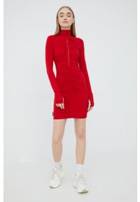 Sixth June sukienka kolor czerwony mini dopasowana. Typ kołnierza: golf. Kolor: czerwony. Długość rękawa: długi rękaw. Typ sukienki: dopasowane. Długość: mini #4
