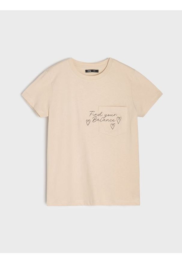 Sinsay - Bawełniana koszulka z haftem - beżowy. Kolor: beżowy. Materiał: bawełna. Wzór: haft