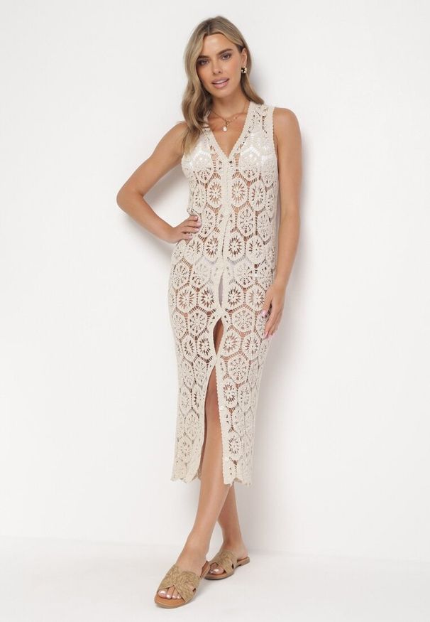 Born2be - Beżowa Bawełniana Midi Sukienka Narzutka z Ażurowej Tkaniny Zapinana na Guziki Lotia. Kolor: beżowy. Materiał: tkanina, bawełna. Wzór: ażurowy