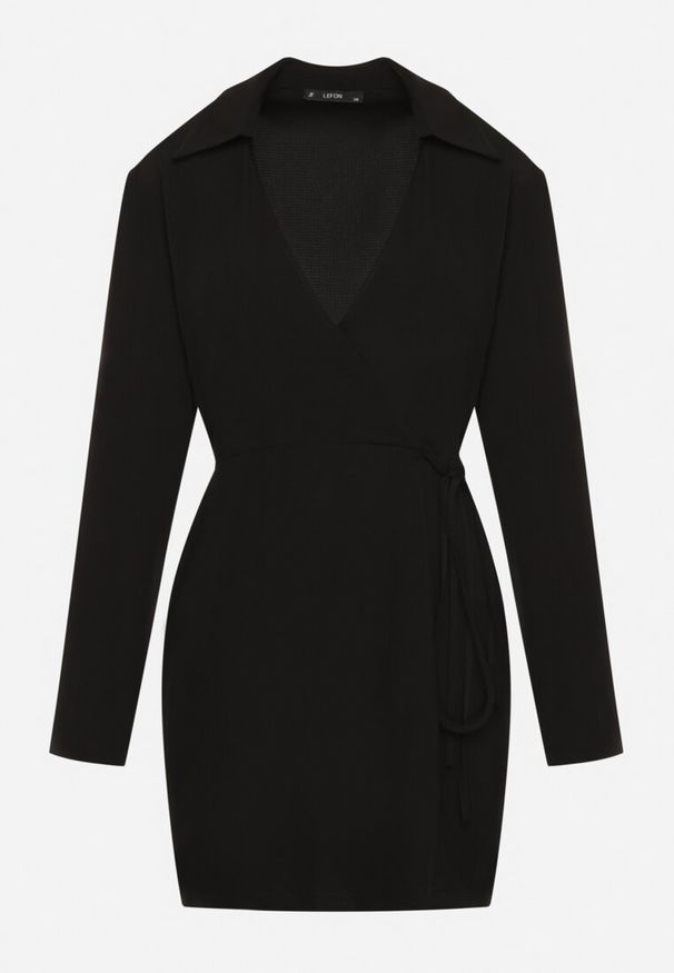 Born2be - Czarna Sukienka Kopertowa z Cienkim Sznureczkiem w Talii Perlea. Okazja: na co dzień. Kolor: czarny. Materiał: skóra. Typ sukienki: kopertowe. Styl: casual, klasyczny