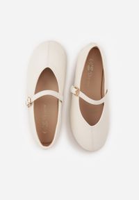 Born2be - Białe Balerinki z Paskiem na Sprzączkę Bragia. Okazja: na co dzień. Zapięcie: pasek. Kolor: biały. Materiał: jeans, materiał. Styl: casual #2