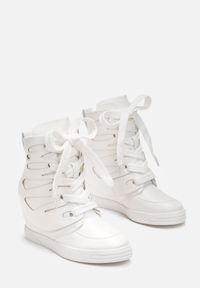 Renee - Białe Sznurowane Sneakersy na Ukrytym Koturnie z Ozdobnymi Wycięciami Nickiss. Nosek buta: okrągły. Zapięcie: sznurówki. Kolor: biały. Materiał: materiał. Sezon: jesień, zima. Obcas: na koturnie. Wysokość obcasa: średni #3