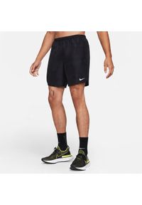 Spodenki Męskie Nike M Nk Df Challenger Short. Kolor: czarny. Technologia: Dri-Fit (Nike). Długość: krótkie. Sezon: lato. Sport: fitness