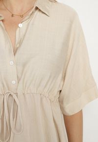 Born2be - Jasnobeżowa Sukienka Koszulowa z Wiskozy z Kołnierzykiem i Wiązaniem Nanieria. Okazja: na co dzień. Kolor: beżowy. Materiał: wiskoza. Długość rękawa: krótki rękaw. Typ sukienki: koszulowe. Styl: boho, casual #6