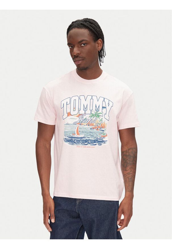 Tommy Jeans T-Shirt Arch Sailing DM0DM21867 Różowy Relaxed Fit. Kolor: różowy. Materiał: bawełna