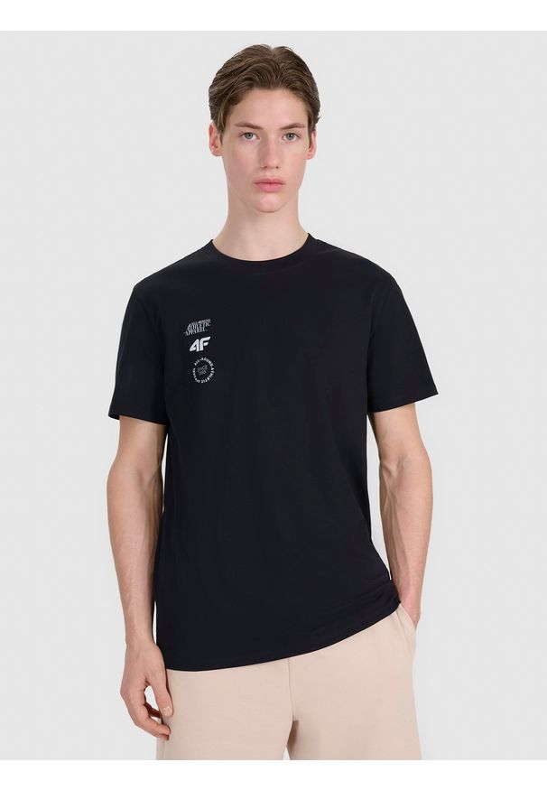 4f - 4F T-shirt regular z nadrukiem męski - czarny S. Okazja: na co dzień. Kolor: czarny. Materiał: bawełna, materiał, jersey. Długość rękawa: krótki rękaw. Długość: krótkie. Wzór: nadruk. Styl: klasyczny, casual, sportowy