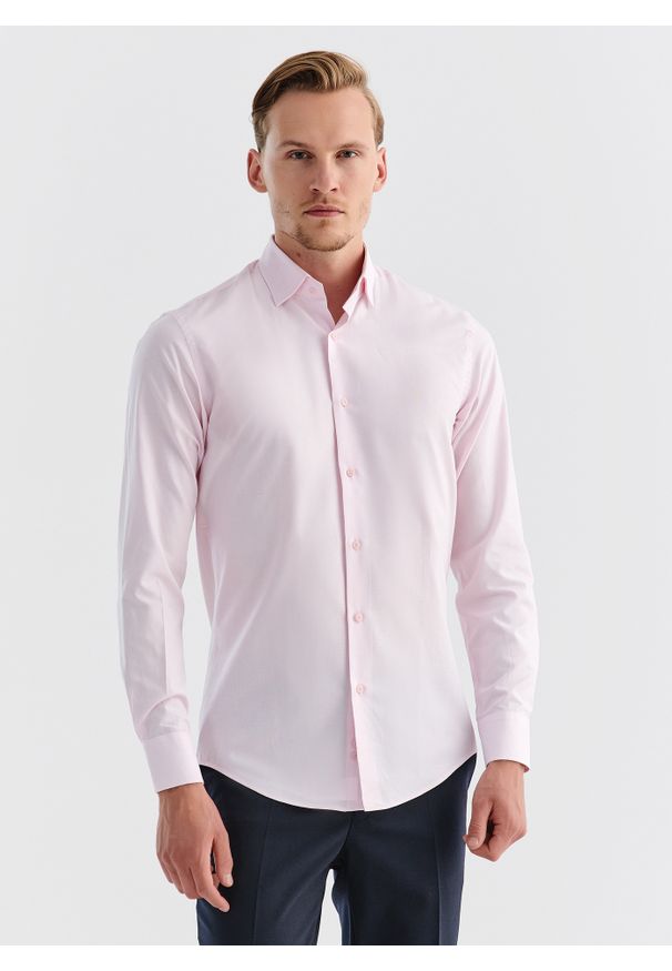 Pako Lorente - PAKO LORENTE – Gładka elegancka koszula męska w kolorze różowym. Typ kołnierza: kołnierzyk klasyczny. Kolor: różowy. Materiał: bawełna. Długość rękawa: długi rękaw. Długość: długie. Wzór: gładki. Styl: elegancki