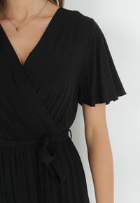 Born2be - Czarna Rozkloszowana Sukienka Maxi z Wiązanym Paskiem Japhelia. Kolor: czarny. Materiał: materiał. Styl: klasyczny. Długość: maxi #3