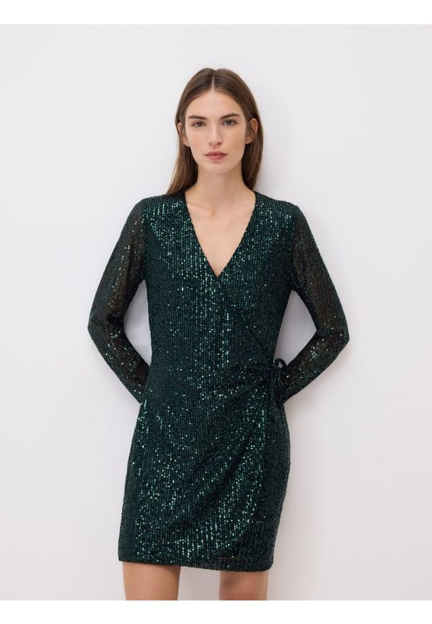 Reserved - Cekinowa sukienka mini - zielony. Kolor: zielony. Materiał: tkanina. Typ sukienki: proste. Długość: mini