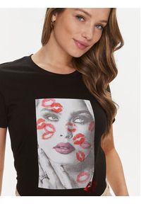 Guess T-Shirt Lipstick Kisses W4RI20 K9RM1 Czarny Regular Fit. Kolor: czarny. Materiał: bawełna #4