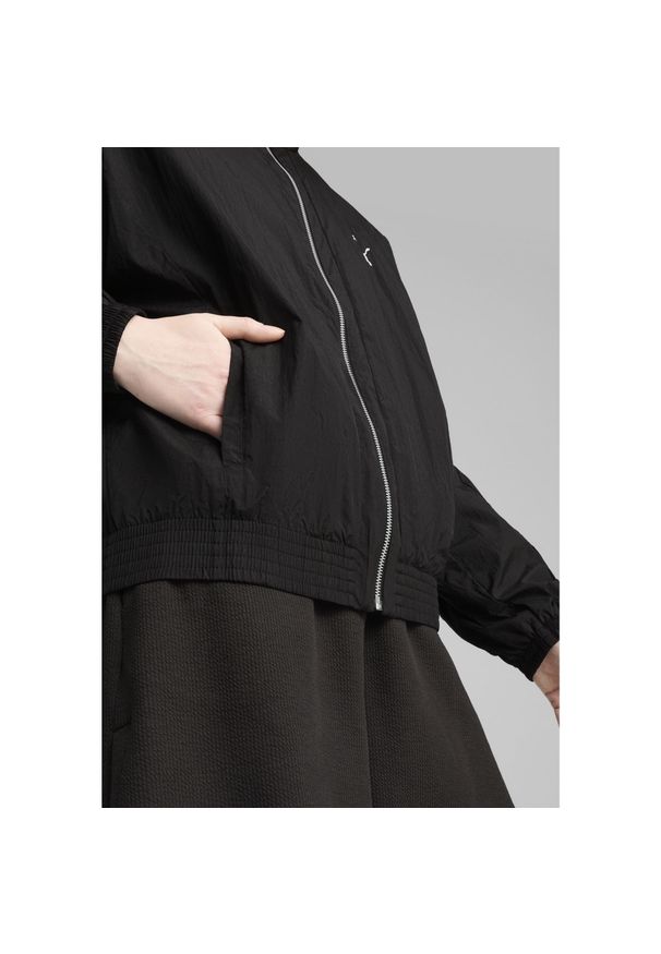 Puma - Damska kurta Style PUMA Black. Typ kołnierza: kołnierzyk stójkowy. Kolor: czarny. Materiał: guma. Wzór: nadruk