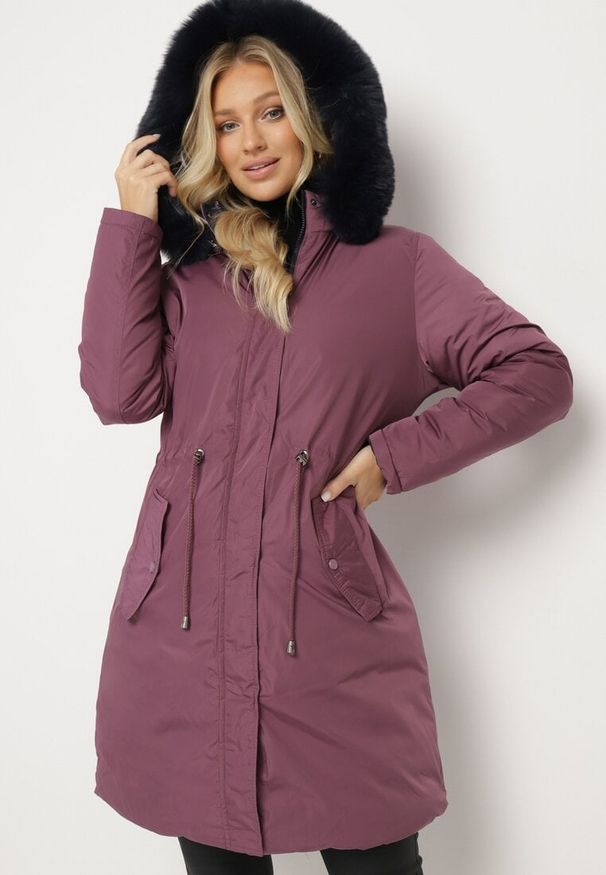 Born2be - Ciemnofioletowa Dwustronna Kurtka za Kolano z Kapturem z Futerkiem Zephyro. Typ kołnierza: kaptur. Kolor: fioletowy. Materiał: futro. Długość: długie. Wzór: gładki, aplikacja