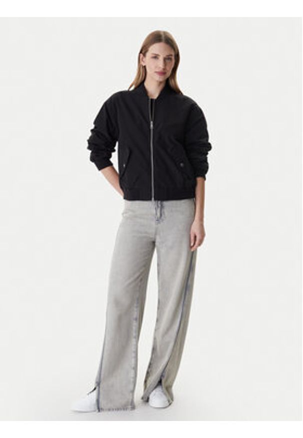 Vero Moda Kurtka przejściowa 10338783 Czarny Regular Fit. Kolor: czarny. Materiał: syntetyk