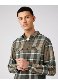 Wrangler - MĘSKA KOSZULA MATERIAŁOWA WRANGLER LS 2PKT FLAP SHIRT IVY GREEN W5A53WXIX. Materiał: materiał #4