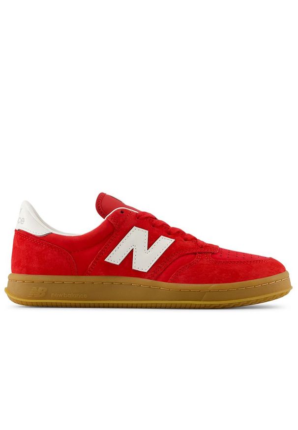 Buty New Balance CT500FB - czerwone. Okazja: na co dzień. Kolor: czerwony. Materiał: guma, syntetyk, skóra, materiał. Szerokość cholewki: normalna
