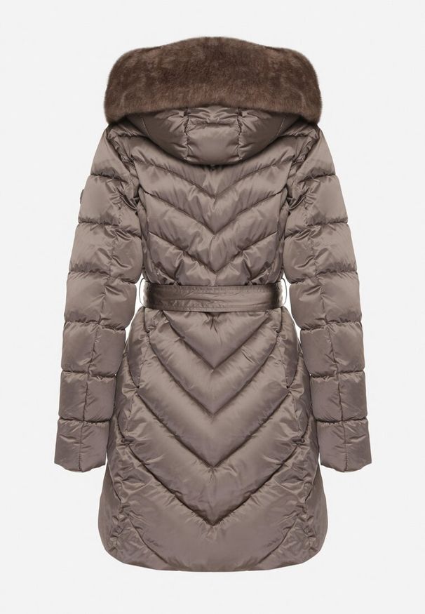 Born2be - Szara Pikowana Kurtka z Wiązanym Paskiem i Kapturem z Futerkiem Fenama. Okazja: na co dzień, na spacer. Kolor: szary. Materiał: futro. Styl: casual, elegancki