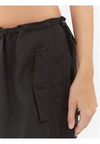 Tommy Jeans Spodnie materiałowe DW0DW16387 Czarny Relaxed Fit. Kolor: czarny. Materiał: bawełna, syntetyk