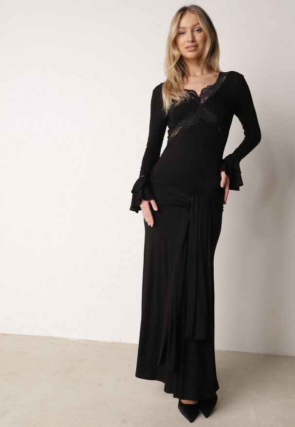 Born2be - Czarna Koktajlowa Sukienka z Wiskozy Zdobiona Falbanami Koronką i Wiązaniem Felycia. Okazja: na ślub cywilny, na wesele, na komunię. Kolor: czarny. Materiał: wiskoza, koronka. Wzór: aplikacja, koronka. Styl: wizytowy