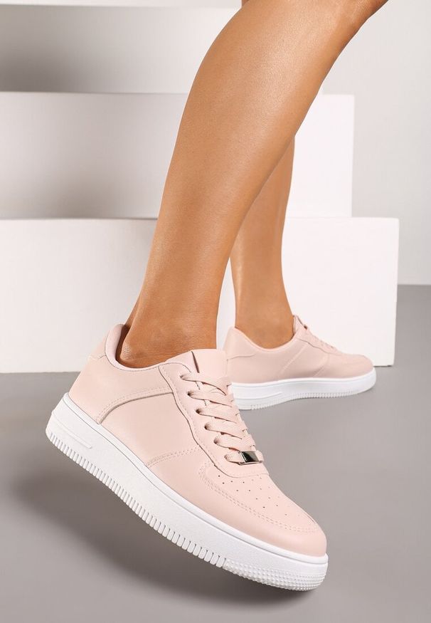 Born2be - Różowe Sneakersy z Perforacją na Nosku Elletia. Okazja: na co dzień. Zapięcie: sznurówki. Kolor: różowy. Materiał: jeans, bawełna