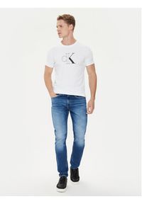 Calvin Klein Jeans T-Shirt Outline Monologo J30J325678 Biały Slim Fit. Kolor: biały. Materiał: bawełna