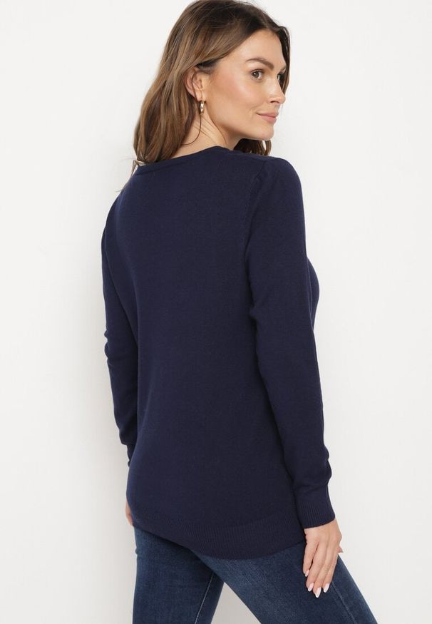 Born2be - Granatowy Sweter w Klasycznym Stylu Irimarie. Okazja: na co dzień. Kolor: niebieski. Materiał: jeans. Styl: klasyczny