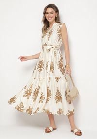 Born2be - Jasnobeżowa Rozkloszowana Sukienka z Wiskozy z Wiązanym Paskiem w Etniczny Wzór Mirinora. Okazja: na co dzień. Typ kołnierza: dekolt w kształcie V. Kolor: beżowy. Materiał: wiskoza. Styl: klasyczny, casual, elegancki, boho #6