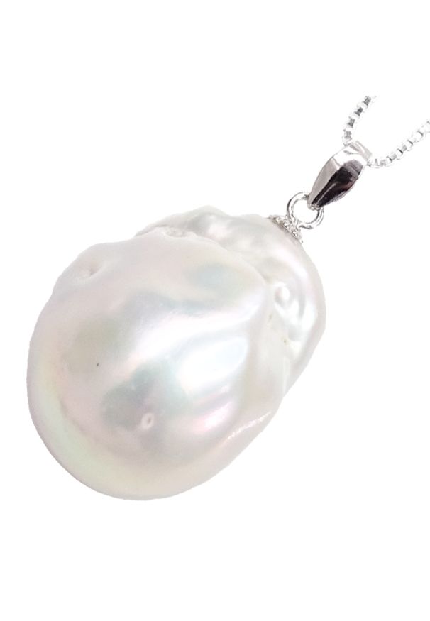 Braccatta - NORI naszyjnik wisiorek ogromna biała perła barokowa. Materiał: srebrne. Kolor: biały. Wzór: aplikacja. Kamień szlachetny: perła