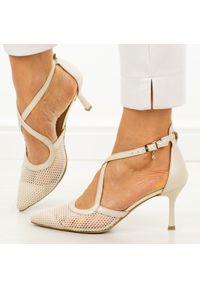 Beżowe skórzane Polskie sandały damskie Prestige 2304/ki. Zapięcie: pasek. Kolor: beżowy. Materiał: tkanina, skóra. Sezon: wiosna, lato. Obcas: na szpilce. Styl: elegancki, klasyczny, wizytowy #1