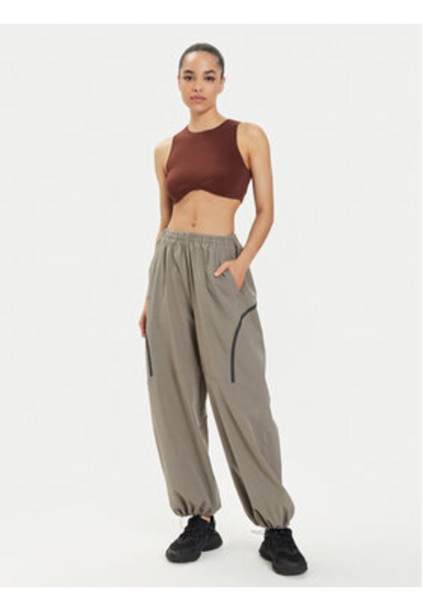 Under Armour Spodnie dresowe Ua Unstoppable Airvent Parachute Pant 1382740-200 Szary Loose Fit. Kolor: szary. Materiał: syntetyk